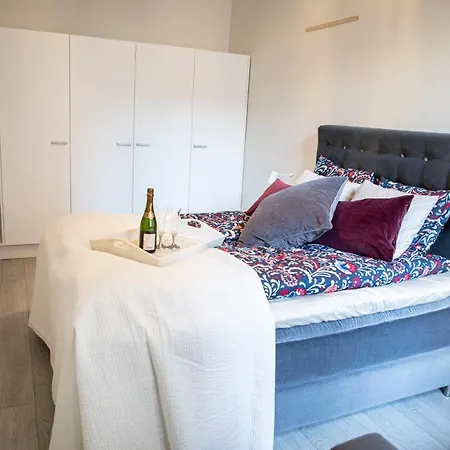 Apartment Iso Roobertinkatu For Four Persons Super Location Like New In *