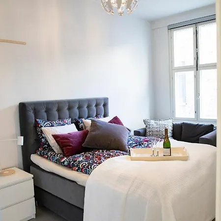 Iso Roobertinkatu For Four Persons Super Location Like New In Helsinki
