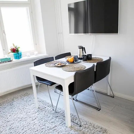 Apartment Iso Roobertinkatu For Four Persons Super Location Like New In